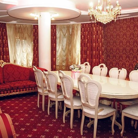 Hotel Gold Lion Chisinau Exterior photo