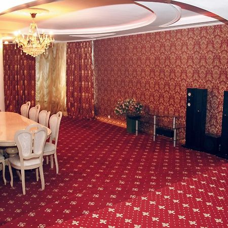 Hotel Gold Lion Chisinau Exterior photo