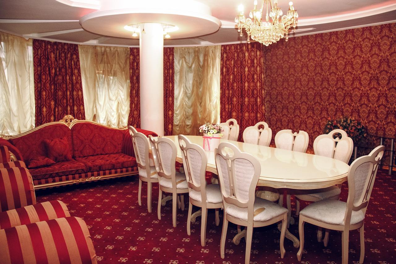 Hotel Gold Lion Chisinau Exterior photo
