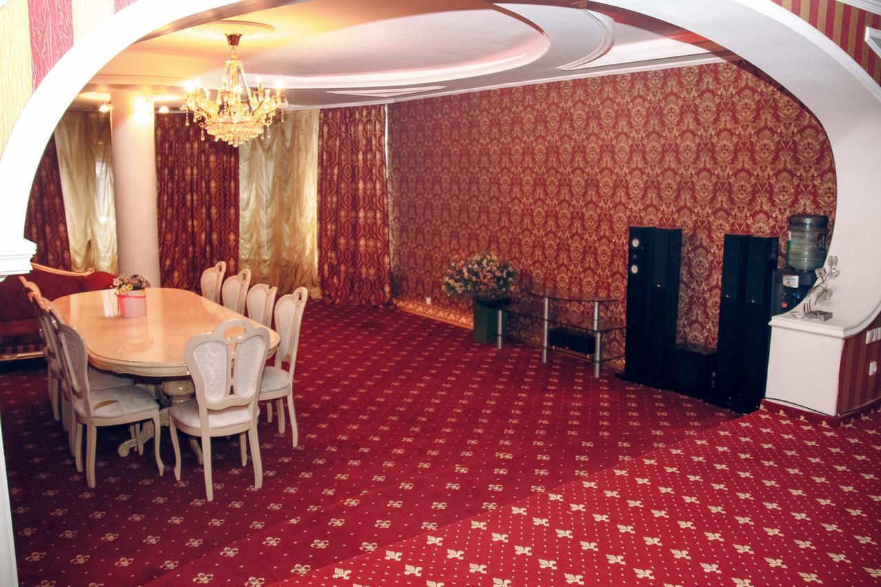 Hotel Gold Lion Chisinau Exterior photo