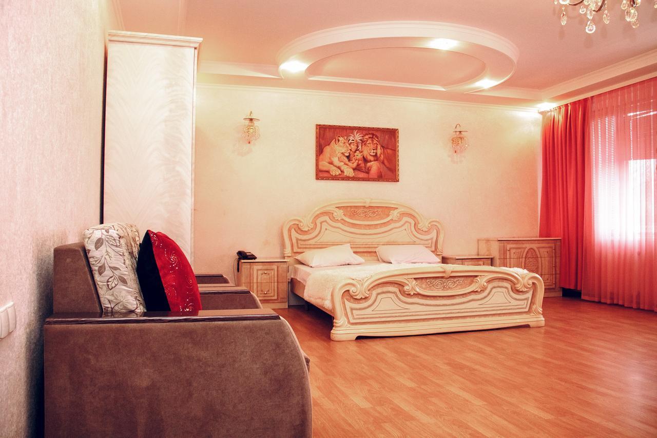 Hotel Gold Lion Chisinau Exterior photo