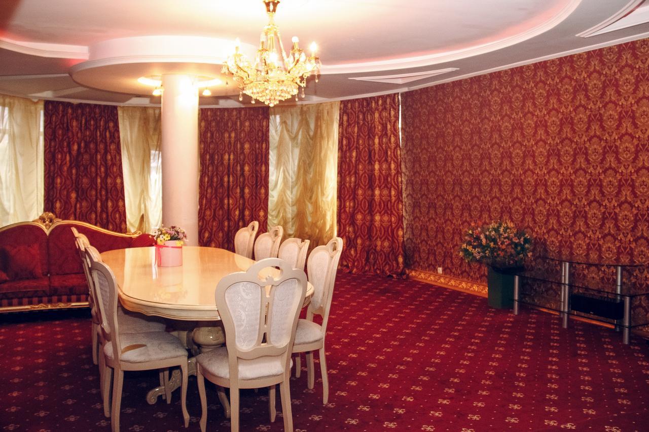 Hotel Gold Lion Chisinau Exterior photo