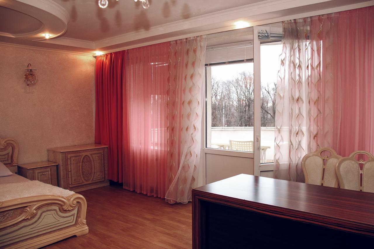 Hotel Gold Lion Chisinau Exterior photo