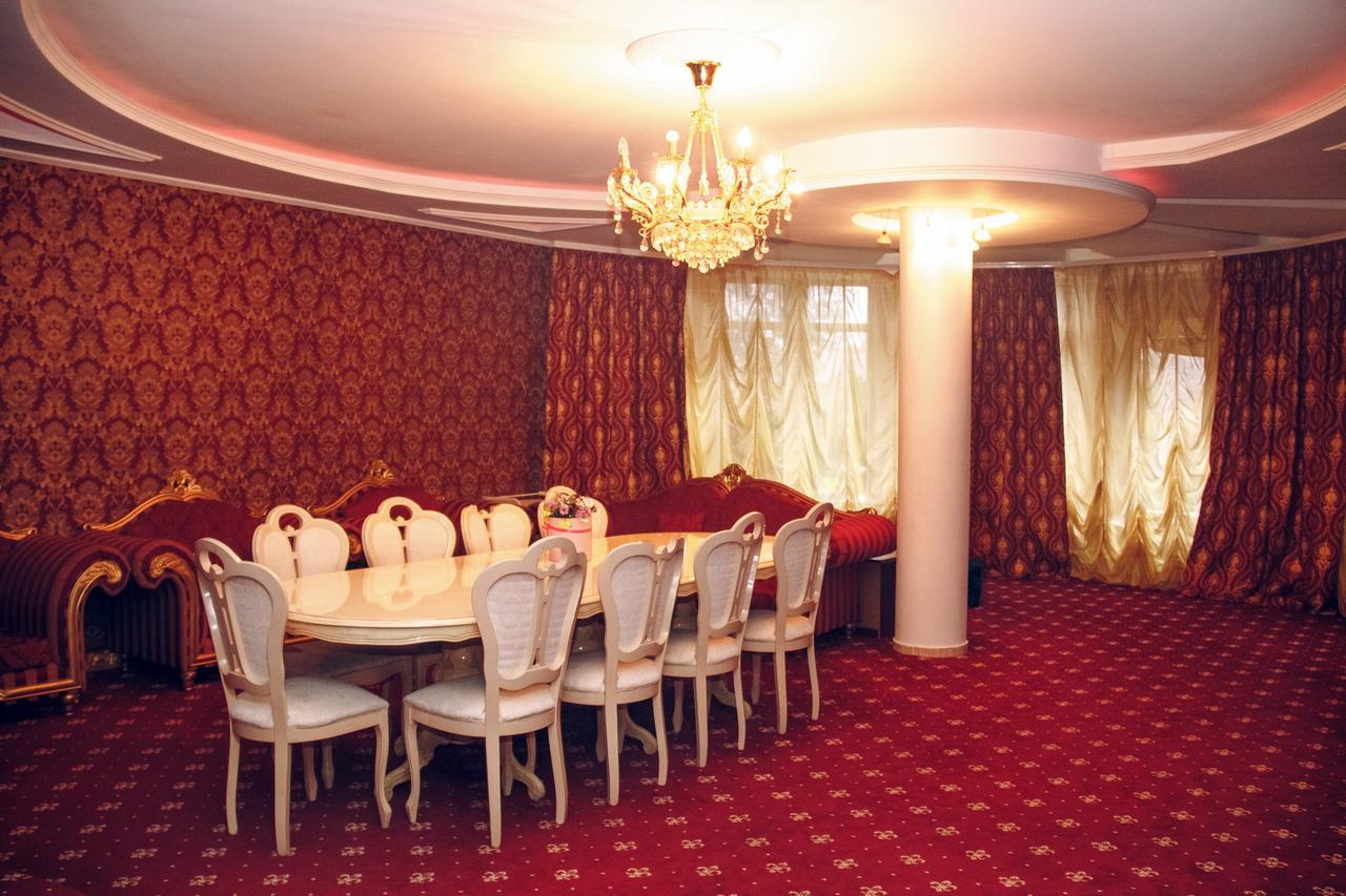 Hotel Gold Lion Chisinau Exterior photo