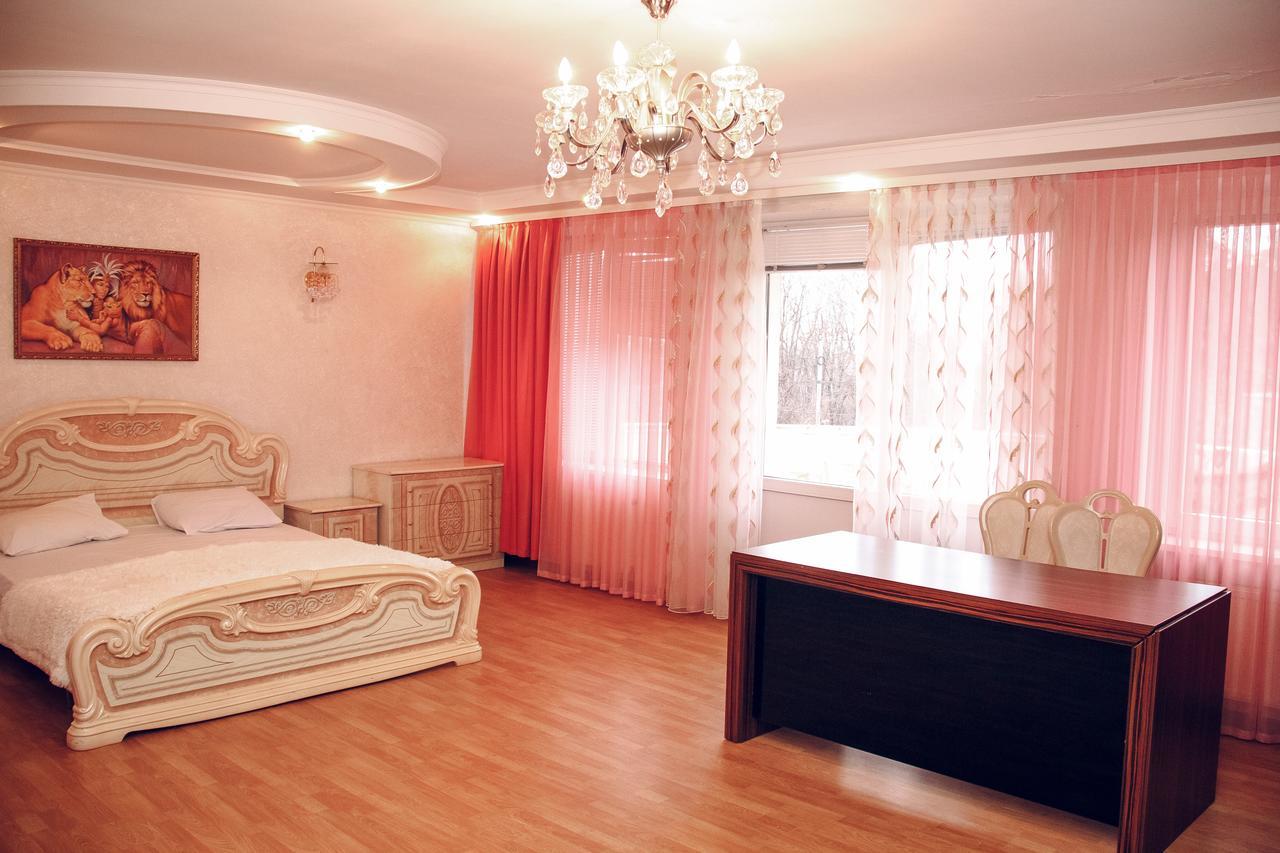 Hotel Gold Lion Chisinau Exterior photo