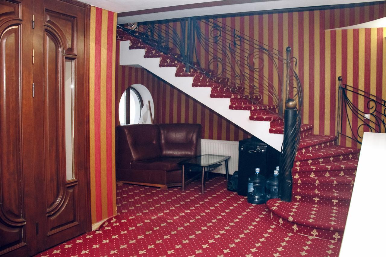 Hotel Gold Lion Chisinau Exterior photo