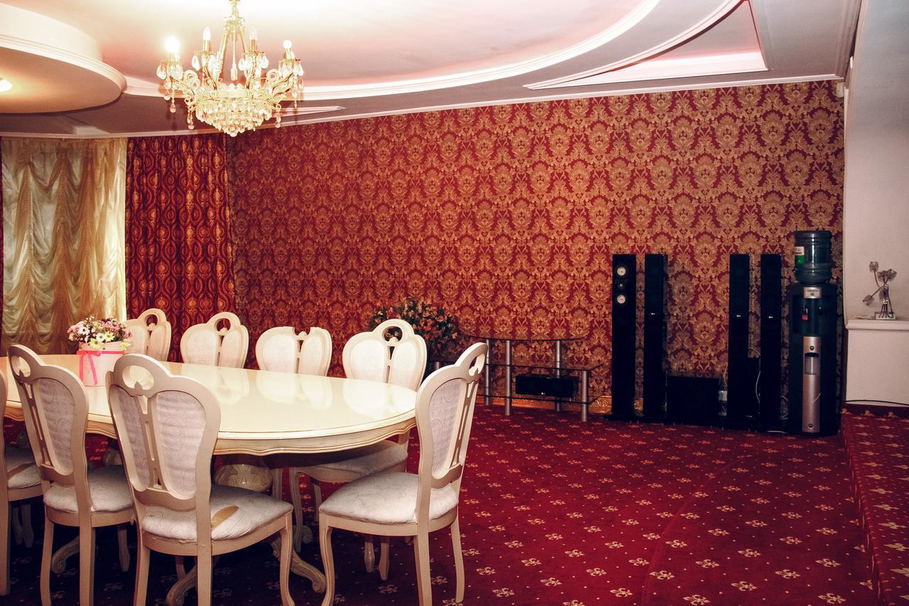 Hotel Gold Lion Chisinau Exterior photo