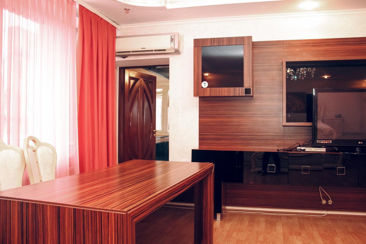 Hotel Gold Lion Chisinau Exterior photo