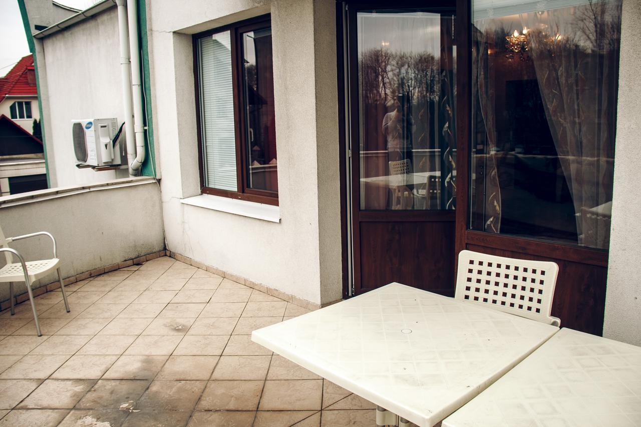Hotel Gold Lion Chisinau Exterior photo