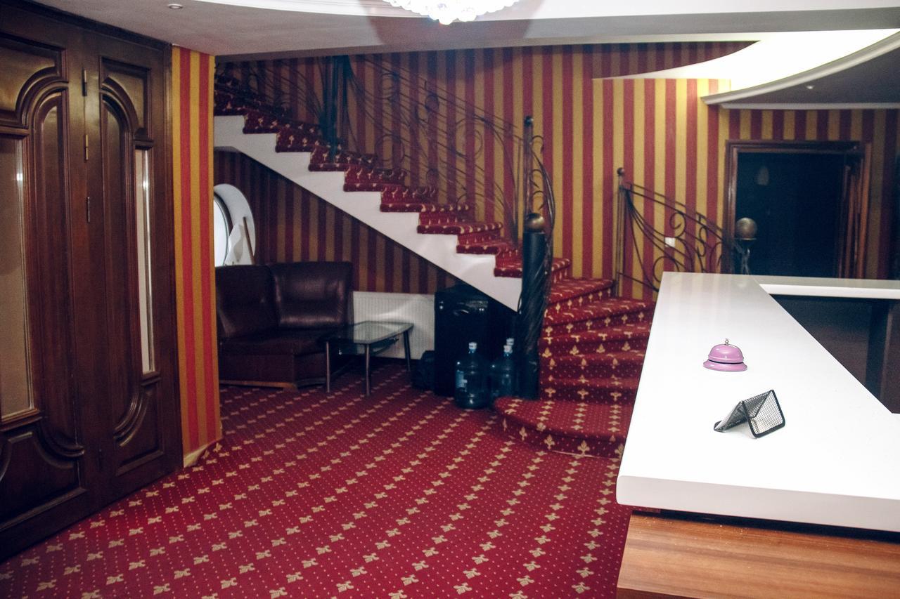 Hotel Gold Lion Chisinau Exterior photo