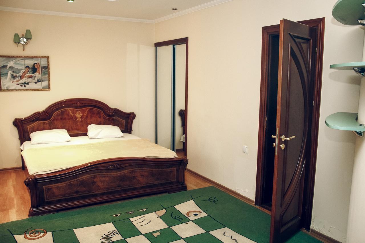 Hotel Gold Lion Chisinau Exterior photo