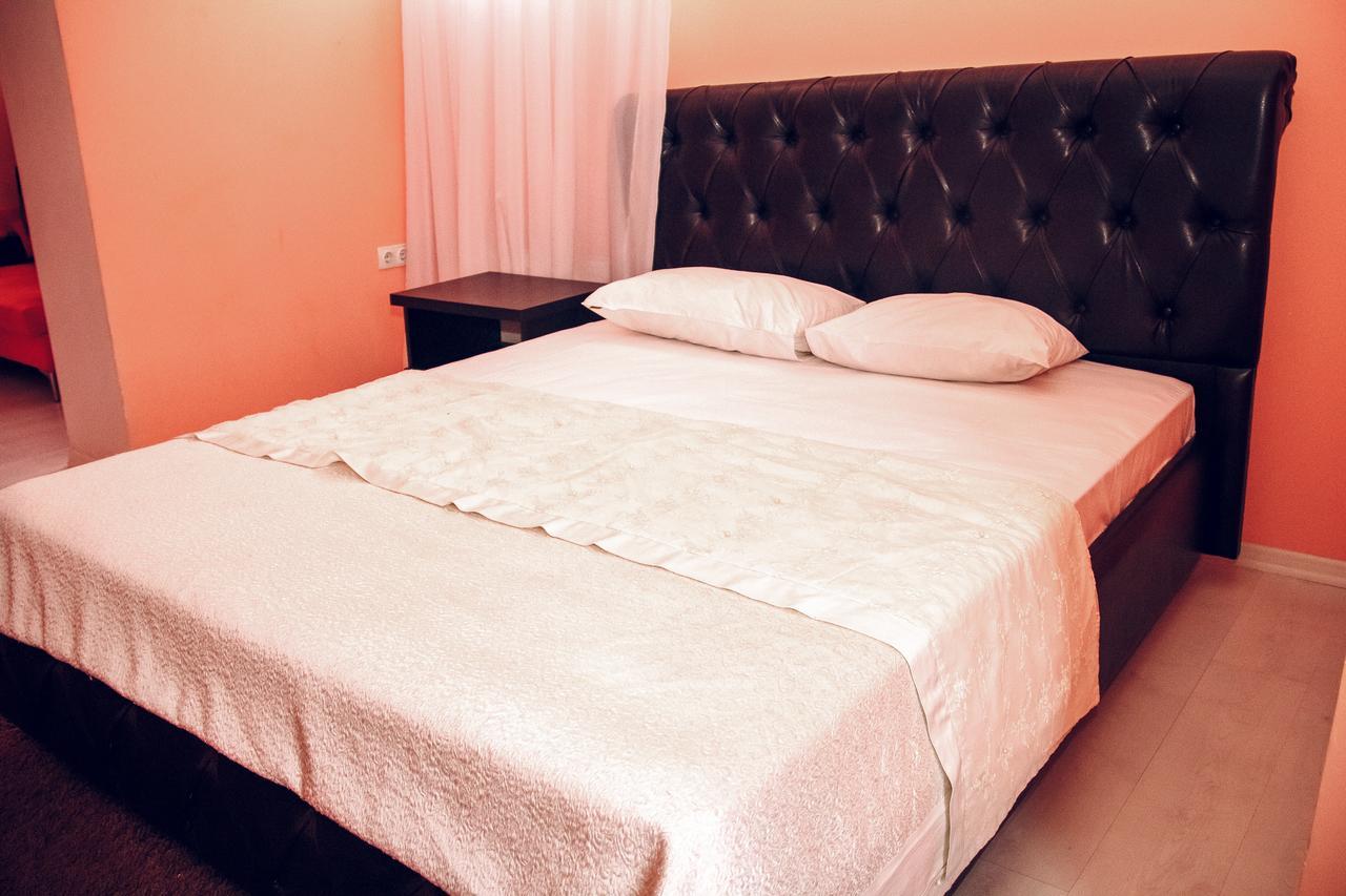 Hotel Gold Lion Chisinau Exterior photo