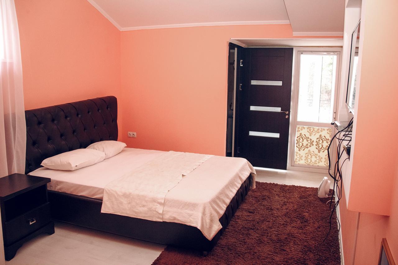 Hotel Gold Lion Chisinau Exterior photo
