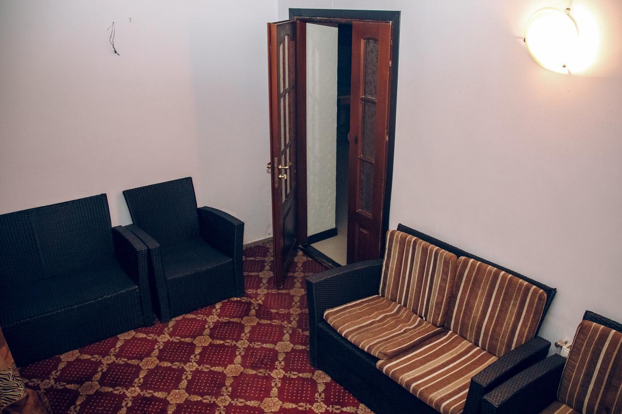 Hotel Gold Lion Chisinau Exterior photo