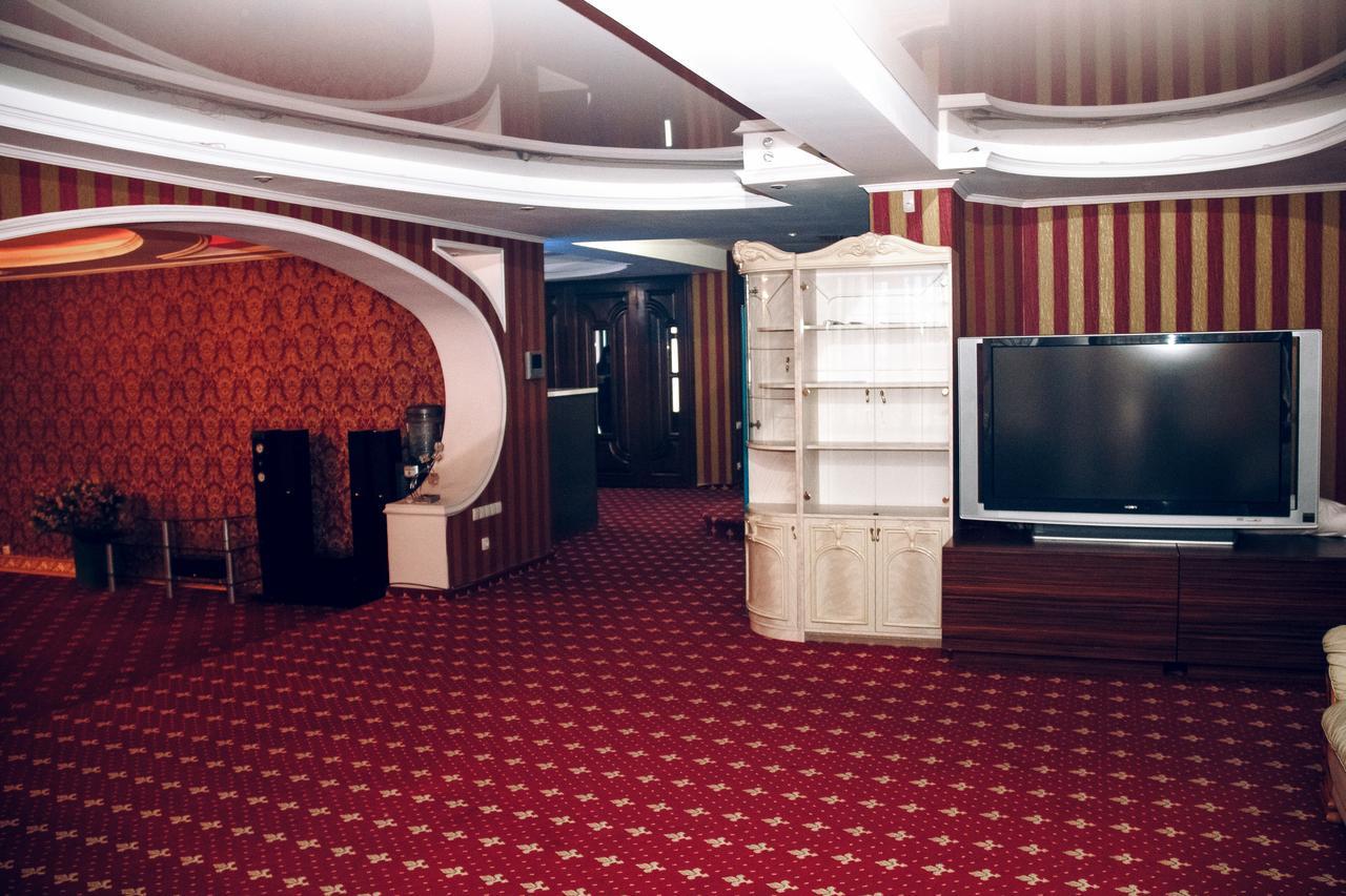 Hotel Gold Lion Chisinau Exterior photo