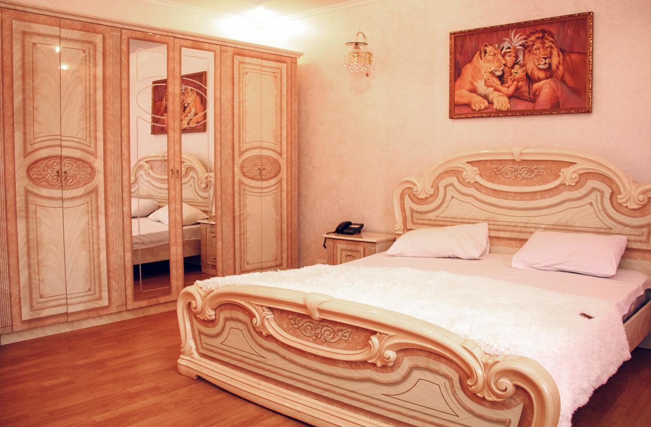 Hotel Gold Lion Chisinau Exterior photo